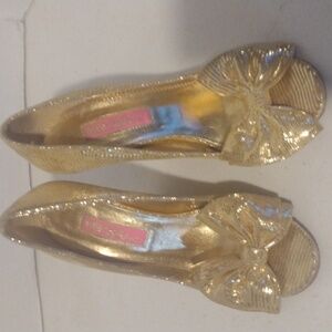 Betsey Johnson Florence Metallic Gold Leather Bow Wedge Pumps Heels Women’s 6